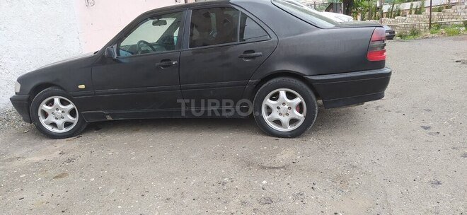 Mercedes C 180 1999, 300,000 km - 1.8 л - 
