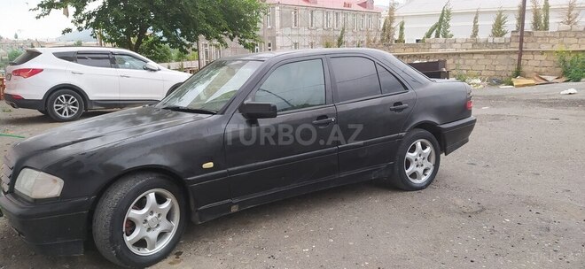 Mercedes C 180 1999, 300,000 km - 1.8 л - 