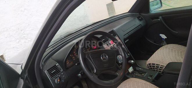 Mercedes C 180 1999, 300,000 km - 1.8 л - 