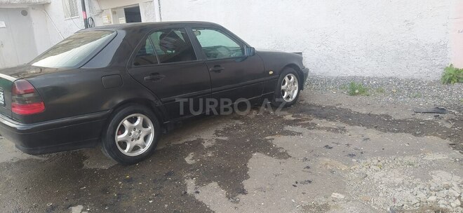 Mercedes C 180 1999, 300,000 km - 1.8 л - 