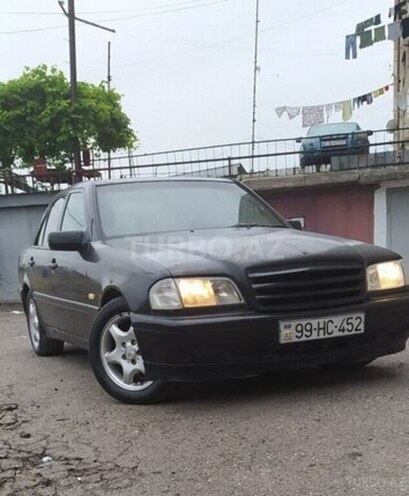 Mercedes C 180 1999, 300,000 km - 1.8 л - 