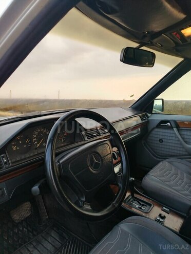 Mercedes E 220 1994, 589,476 km - 2.2 l - Bakı