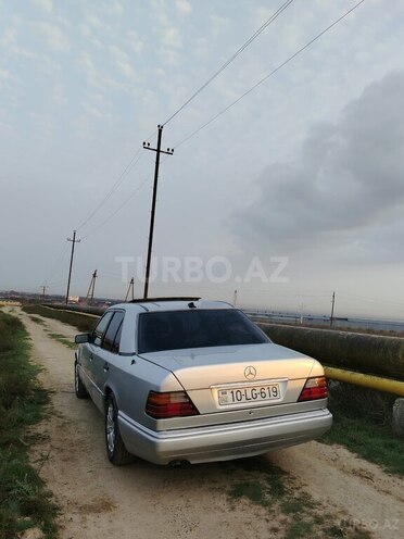 Mercedes E 220 1994, 589,476 km - 2.2 l - Bakı
