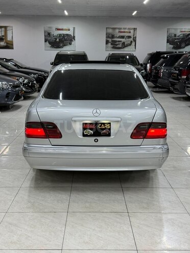 Mercedes E 240 2000, 241,000 km - 2.4 l - Sumqayıt