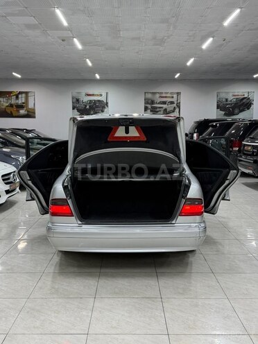 Mercedes E 240 2000, 241,000 km - 2.4 l - Sumqayıt