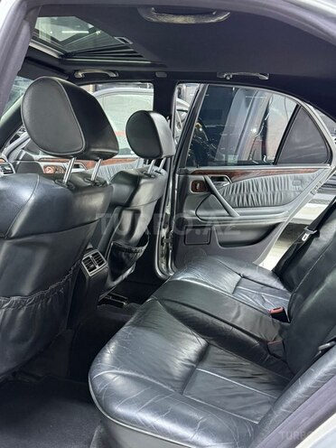 Mercedes E 240 2000, 241,000 km - 2.4 l - Sumqayıt