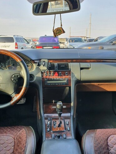 Mercedes E 270 2000, 367,000 km - 2.7 l - Bakı