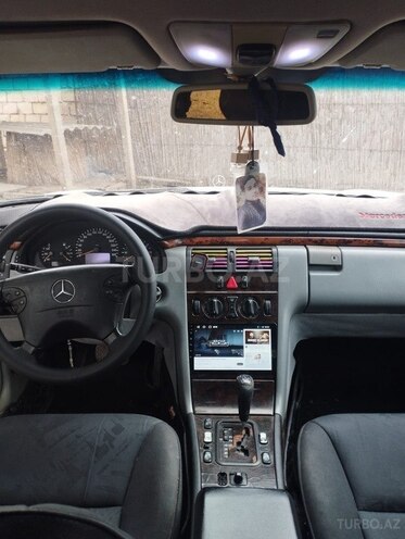 Mercedes E 280 1999, 170,000 km - 2.8 л - Füzuli
