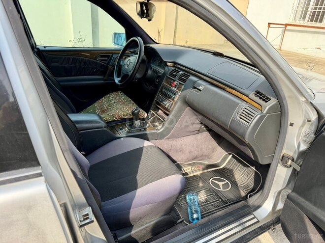 Mercedes E 280 1995, 391,000 km - 2.8 l - Bakı