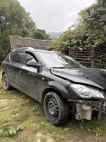 Kia  2010, 245,000 km - 1.6 l - Quba