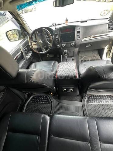 Mitsubishi Pajero 2010, 232,639 km - 3.5 l - Bakı
