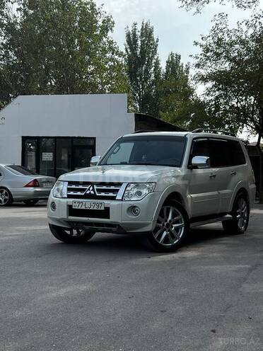 Mitsubishi Pajero 2010, 232,639 km - 3.5 l - Bakı