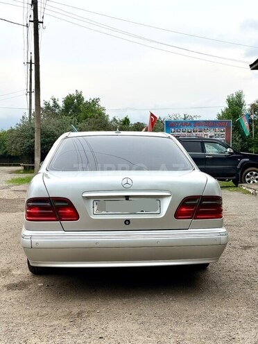 Mercedes E 220 1999, 320,000 km - 2.2 l - Astara