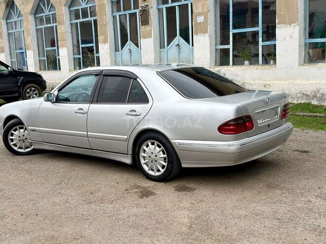 Mercedes E 220 1999, 320,000 km - 2.2 l - Astara