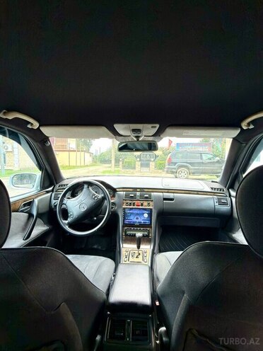 Mercedes E 220 1999, 320,000 km - 2.2 l - Astara
