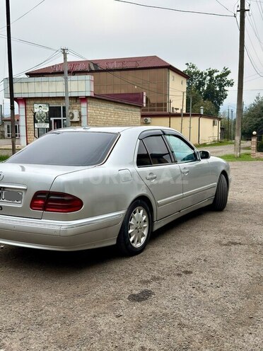 Mercedes E 220 1999, 320,000 km - 2.2 l - Astara