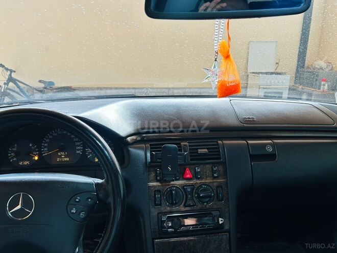 Mercedes E 240 1999, 211,000 km - 2.4 l - Gəncə