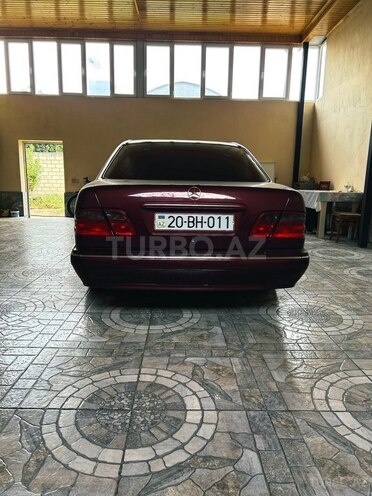Mercedes E 240 1999, 211,000 km - 2.4 l - Gəncə