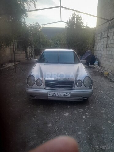 Mercedes E 220 1997, 253,610 km - 2.2 l - Yevlax