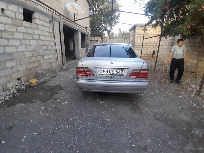 Mercedes E 220 1997, 253,610 km - 2.2 l - Yevlax