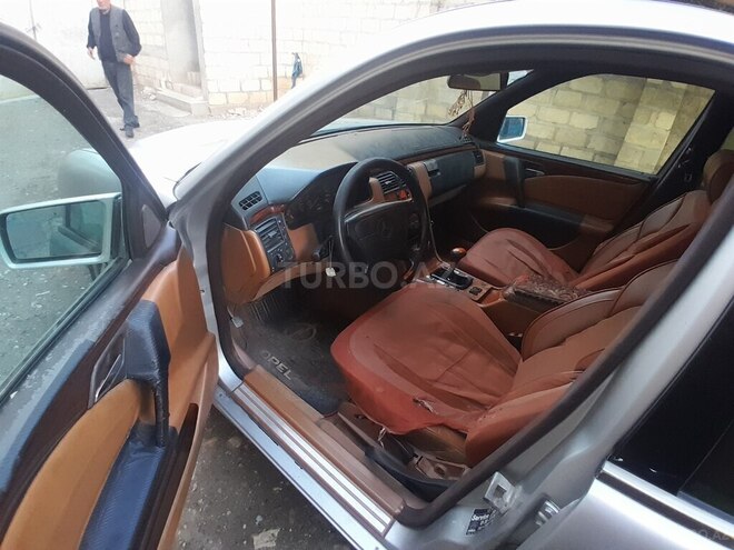Mercedes E 220 1997, 253,610 km - 2.2 l - Yevlax