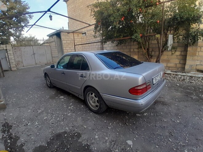Mercedes E 220 1997, 253,610 km - 2.2 l - Yevlax