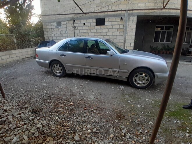 Mercedes E 220 1997, 253,610 km - 2.2 l - Yevlax