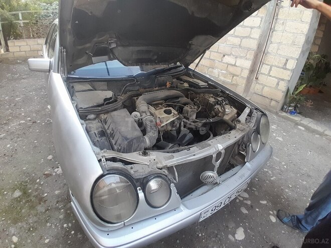 Mercedes E 220 1997, 253,610 km - 2.2 l - Yevlax