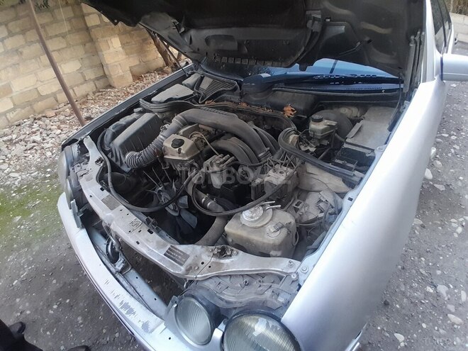 Mercedes E 220 1997, 253,610 km - 2.2 l - Yevlax