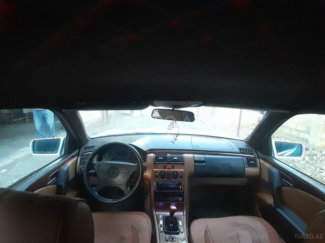 Mercedes E 220 1997, 253,610 km - 2.2 l - Yevlax