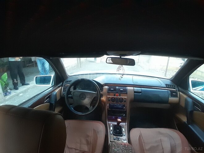 Mercedes E 220 1997, 253,610 km - 2.2 l - Yevlax