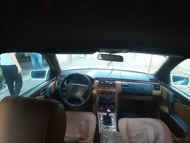 Mercedes E 220 1997, 253,610 km - 2.2 l - Yevlax