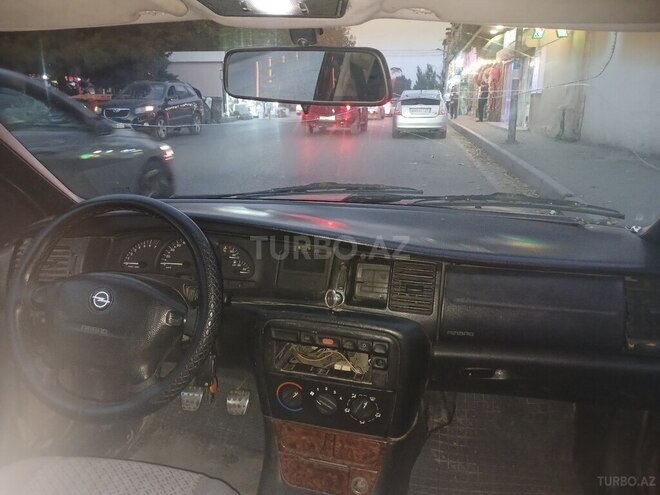 Opel Vectra 1996, 211,000 km - 1.8 l - Bakı