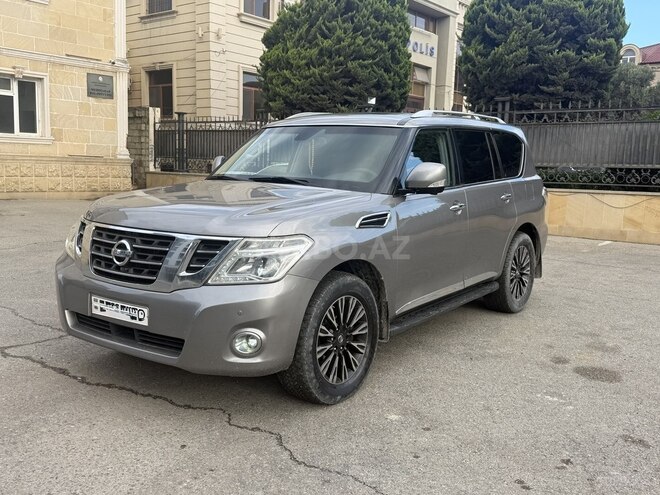 Nissan Patrol 2010, 239,000 km - 5.6 л - Bakı