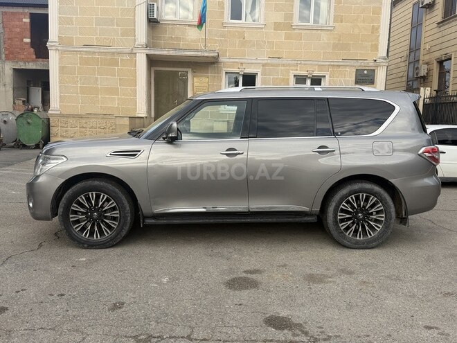 Nissan Patrol 2010, 239,000 km - 5.6 л - Bakı