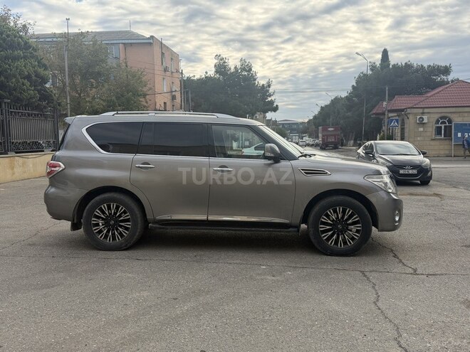 Nissan Patrol 2010, 239,000 km - 5.6 л - Bakı