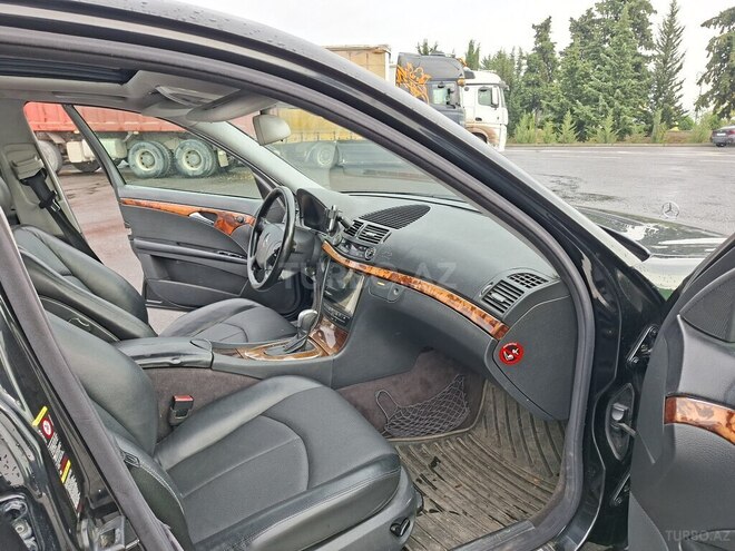 Mercedes E 270 2003, 353,000 km - 2.7 л - Qax