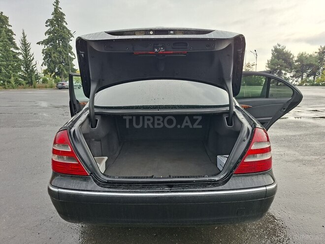 Mercedes E 270 2003, 353,000 km - 2.7 л - Qax