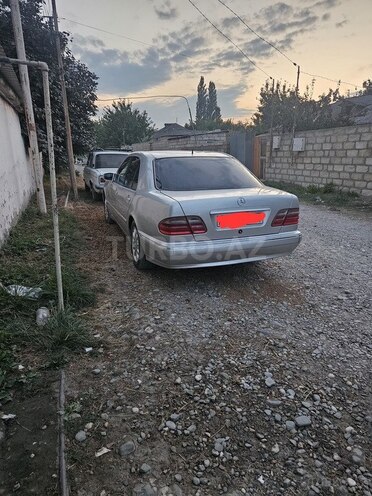 Mercedes E 240 2000, 422,000 km - 2.4 l - Xaçmaz