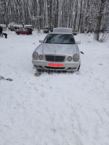Mercedes E 240 2000, 422,000 km - 2.4 l - Xaçmaz