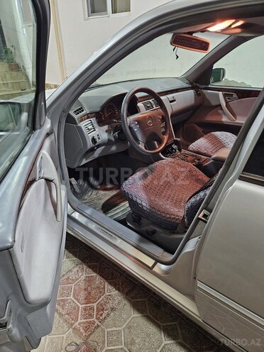 Mercedes E 240 2000, 422,000 km - 2.4 l - Xaçmaz