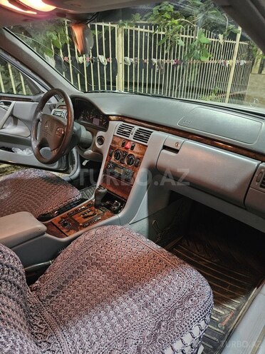Mercedes E 240 2000, 422,000 km - 2.4 l - Xaçmaz
