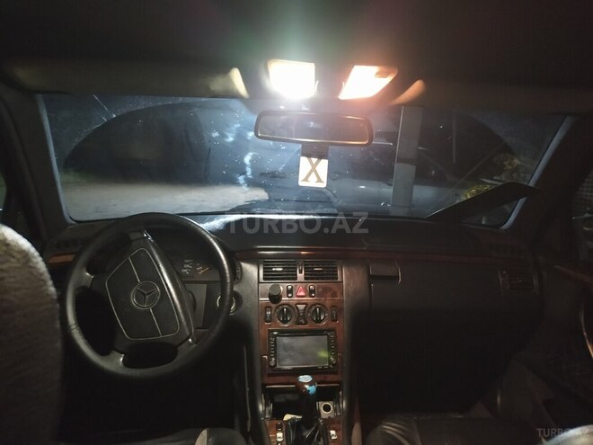 Mercedes E 240 1998, 267,893 km - 2.4 l - Ağstafa