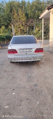 Mercedes E 240 2000, 353,000 km - 2.4 l - Bərdə
