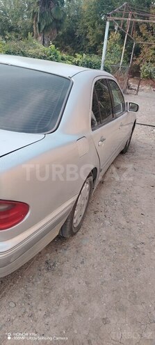 Mercedes E 240 2000, 353,000 km - 2.4 l - Bərdə