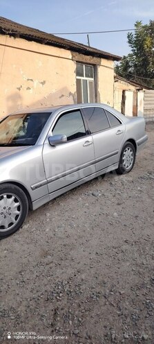 Mercedes E 240 2000, 353,000 km - 2.4 l - Bərdə