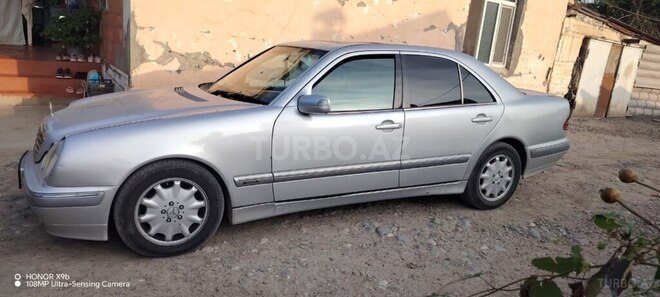 Mercedes E 240 2000, 353,000 km - 2.4 l - Bərdə
