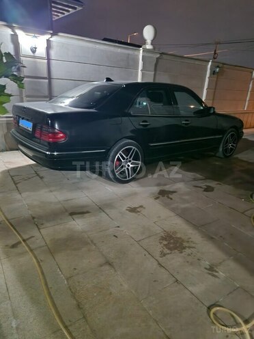 Mercedes E 270 2001, 350,000 km - 2.7 l - Bakı