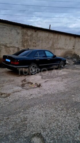 Mercedes E 270 2001, 350,000 km - 2.7 l - Bakı