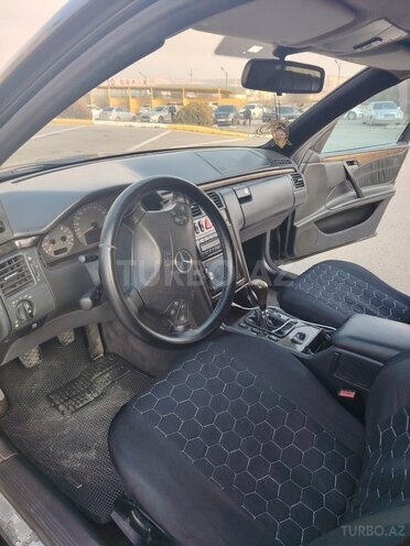 Mercedes E 240 2000, 350,000 km - 2.4 l - Bakı